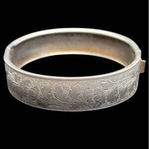 Classic Floral Textured Bangle Vintage Silver Tone Wrist Accent Chic‎